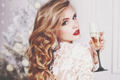 【心理テスト】クリスマスデートの勝負服でわかる、ラブサバイバル度