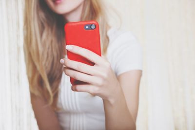 12星座別【2017年のお守り】射手座は赤のスマホカバー