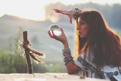 【心理テスト】おまじないの仕方でわかる損する行動