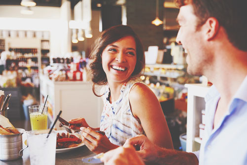 セミナー会場、どこに座る？　人との距離感がわかる【心理テスト】