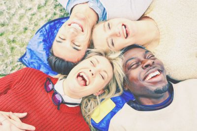 12星座【人を笑顔にする】ランキング　双子座はユーモア抜群！