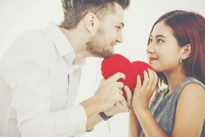 血液型【恋に浮かれすぎ】ランキング　A型は恋するあまり、恋人中心の生活に！