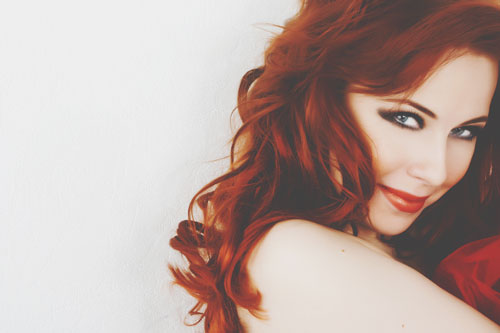 血液型【謎めいた女】ランキング　AB型女性は謎が謎を呼ぶ、男性を翻弄するモテ女！