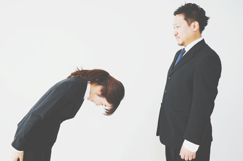 おじきの角度でわかる相手の本音　直角おじきをする人は丁寧に見えて内心見下している!?