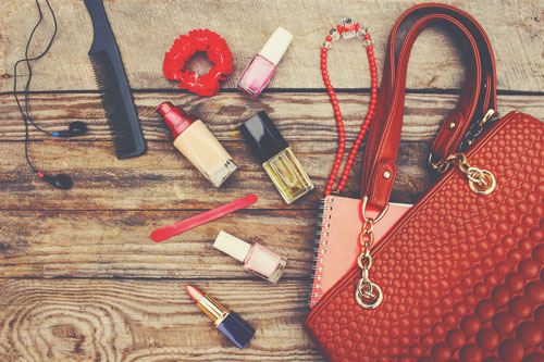 血液型【ハンドバッグの中身】あるある　O型はいつでもお菓子常備!?