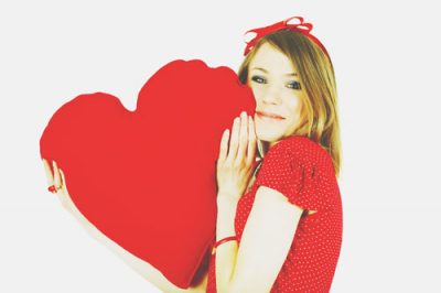 【誕生月・恋愛事典】12月生まれは恋に一生懸命、ときには肩の力を抜いて！