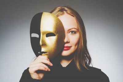 12星座【2つの顔を持つ】ランキング　水瓶座は趣味を極めて2つの顔に！