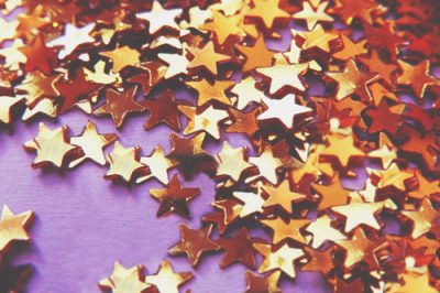 【10月の開運壁紙】恋愛運は「星のアクセサリー」の写真！