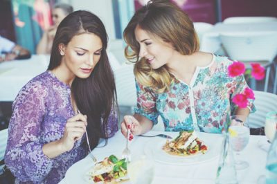 料理のシェアでわかる人付き合いのうまさ