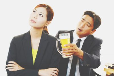 12星座【会社の宴会嫌い】ランキング　水瓶座は気の合わない人と飲むのは嫌！