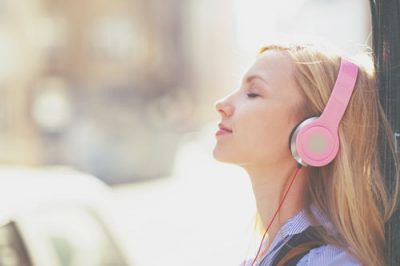 【夢占い】歌手など音楽に関する夢が暗示することとは？