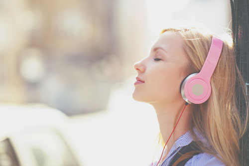 【夢占い】夢の中で聴く音楽で精神状態がわかる！　音楽に関する夢が暗示すること