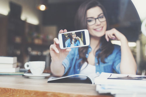 12星座【SNSでキャラ変】ランキング　乙女座は地味に見えて、SNSでは超オシャレ!?