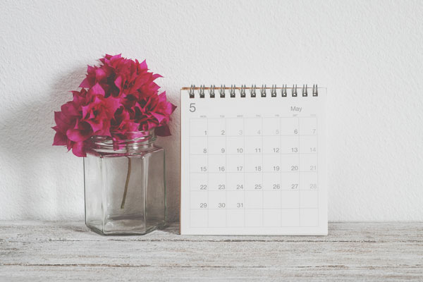 誕生日で占う【2018年開運カレンダー】運命数2の人は実用的カレンダーが吉！