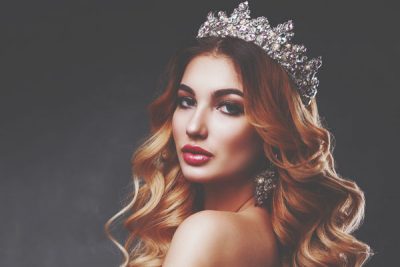 【心理テスト】パーティーファッションでわかる女王様タイプ