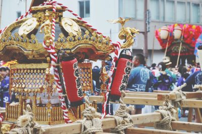 【2018の開運方位】ラッキー方位は「東」にぎやかな場所へ行こう！