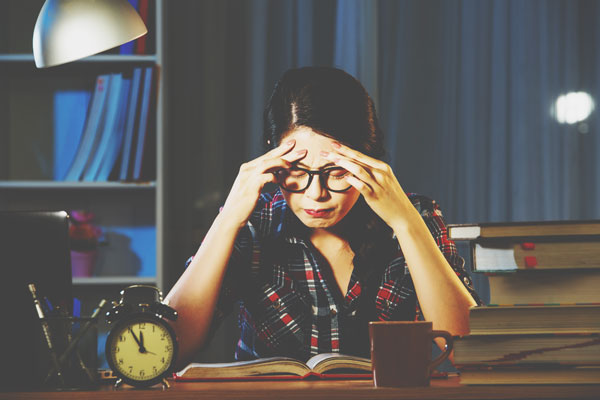 【心理テスト】試験前夜は何してる？　答えでわかるタイプの異性に出会ったときの行動