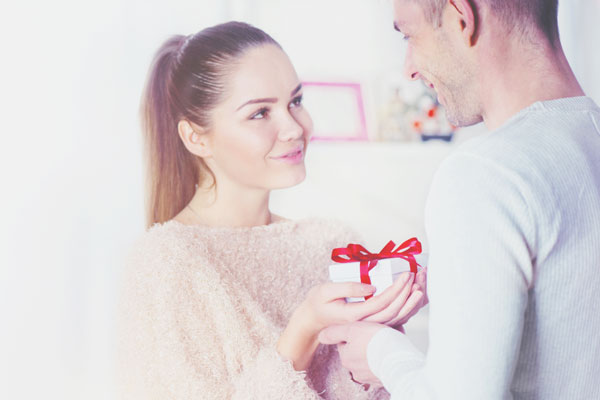 12星座【2018年バレンタイン恋愛運】ランキング　水瓶座は義理チョコきっかけで恋に発展!?