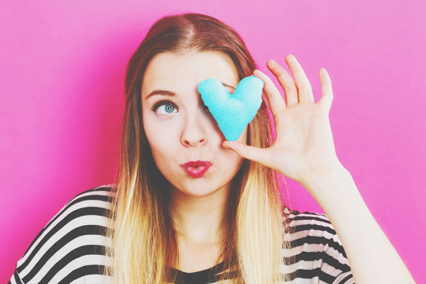 恋愛こなれ度がわかる【心理テスト】手をつないでくれない彼へどうアピールする？