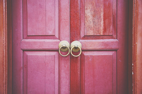 乗り越えたい問題がわかる【心理テスト】夢に出てきた家の扉はどのような扉だった？