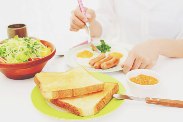 【夢占い】朝食の夢はラッキーチャンスの到来！　食事に関する夢が意味すること