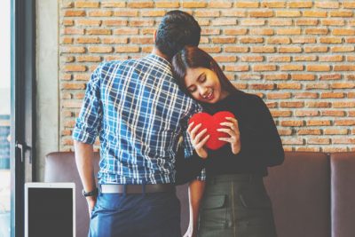 血液型【好きな男性への態度】あるある　B型は照れちゃう！