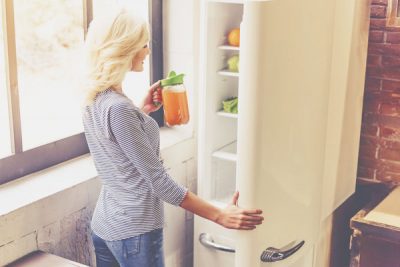 冷蔵庫にマグネットを貼るのは風水的にNG　その理由は？