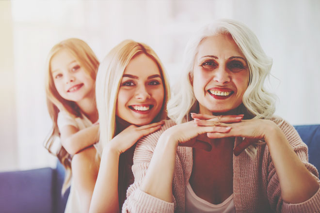 【運命線×仕事に影響を与える人】下向き支線が金星丘から伸びている人は身内を大切に！