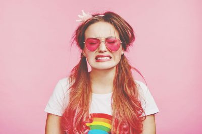 12星座【我慢できない】あるある　天秤座は美男美女をチラ見！