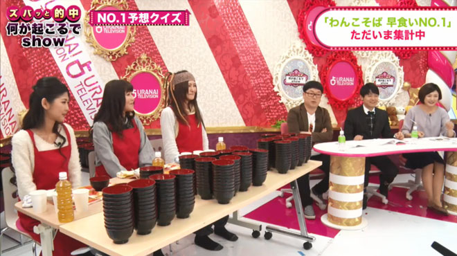 激闘の5分間を戦い抜いた大食い女王たちの前には大量のお椀が…