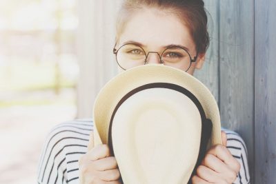 人見知り女子の悩みを解消する最強アイテムとは？