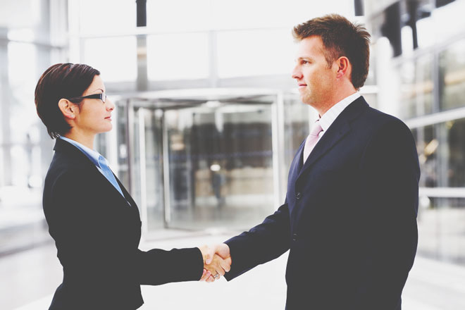 星座グループ別【初対面でチェックすること】双子座・天秤座・水瓶座は会話やセンス！