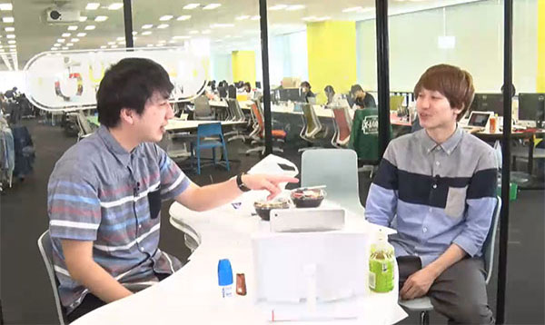 木曜日担当のランパンプス。歌う占い師・青沼李果が視聴者のお悩みに鑑定アドバイスも行う。