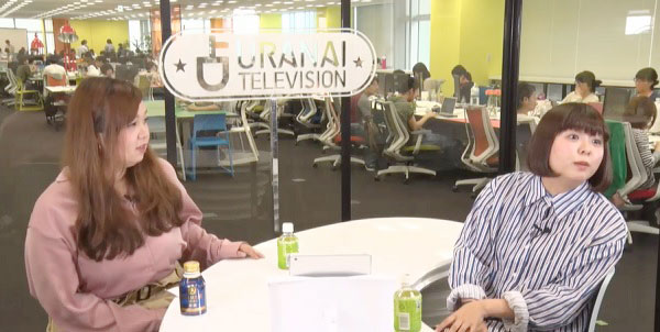 「路チューはガッツリ見る」と表情を作る山田（右）