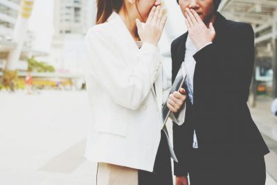 職場で悪口ばかり言われて悩んだとき、するべきこと