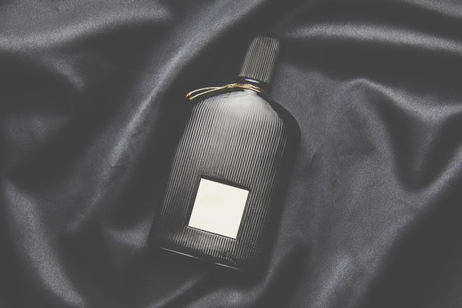 【心理テスト】黒いビンの中身は何? 答えでわかる、あなたに足りていない日常のスパイス