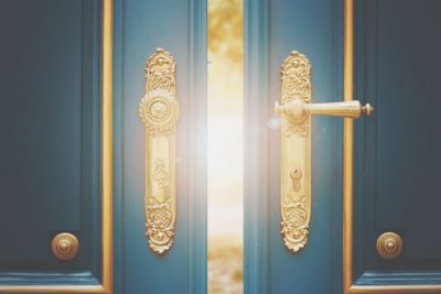 【夢占い】開かれた扉の夢はチャンス到来！　扉が出てくる夢が暗示すること