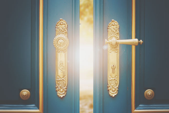 【夢占い】開かれた扉の夢はチャンス到来！　扉が出てくる夢が暗示すること