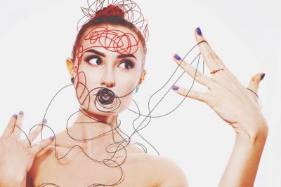 面倒だと思っていることがわかる【心理テスト】赤い糸にからまってる糸は何色？