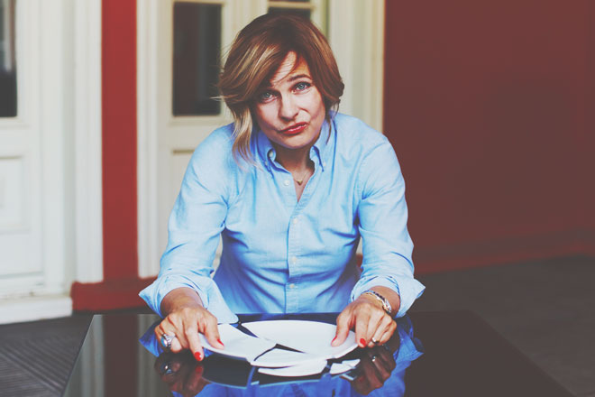 【夢占い】お皿を割ってしまう夢は大切な人に出会うサイン　お皿の夢が暗示すること