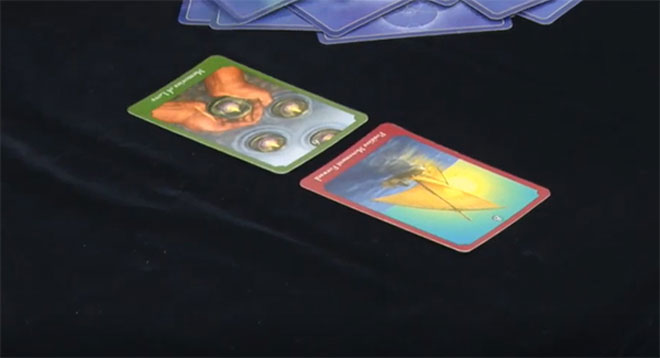 帆を張った小舟が光のほうへ……