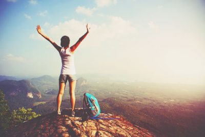 【夢占い】山頂にいる夢は願いがかない、充実した状態　山の夢が暗示することとは？