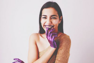 【8月のカラータロット占い】ラッキーカラーは「パープル」、恋愛運アップはUVカット手袋！