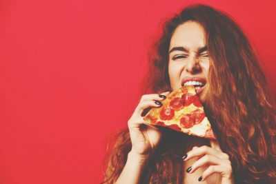 血液型【やけ食いするとき】あるある　AB型は失恋の悲しみを食べて忘れたい！