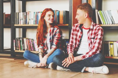 気になる人がいるけど告白できない……恋愛初心者に送る占いアドバイス