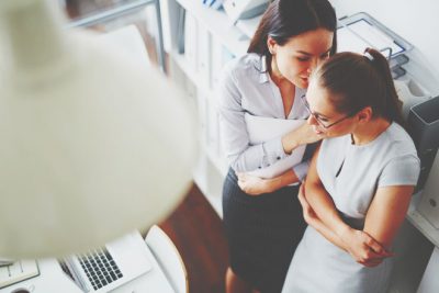 職場のヒソヒソ話＝私の悪口？　同僚の本音を石占いで鑑定