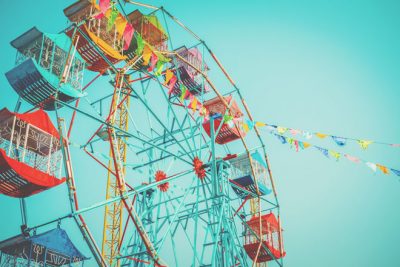 【夢占い】遊園地の夢が暗示することとは？