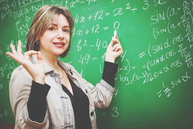 【夢占い】教師があらわれる夢はアドバイスを得られるチャンス！　公務員の夢が暗示すること