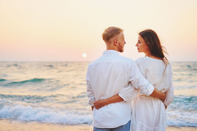 【無料占い】今、2人は両思い？　それとも……月の満ち欠けが告げる2人の関係