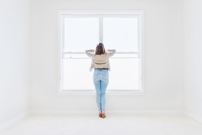 【心理テスト】殺風景な部屋に置きたいものは？　答えでわかるあなたの独身生活泥沼度